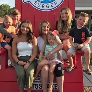 Meet your Posher, Debi